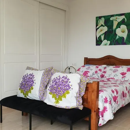 Holiday home Las Violetas Casa Con Jardin