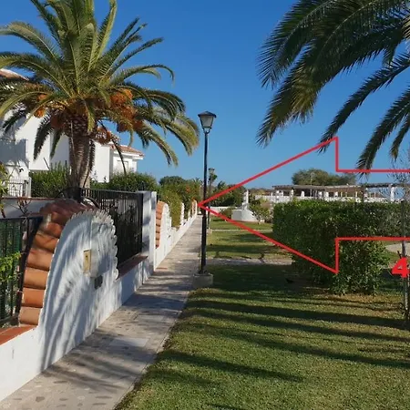 Holiday home Las Violetas Casa Con Jardin