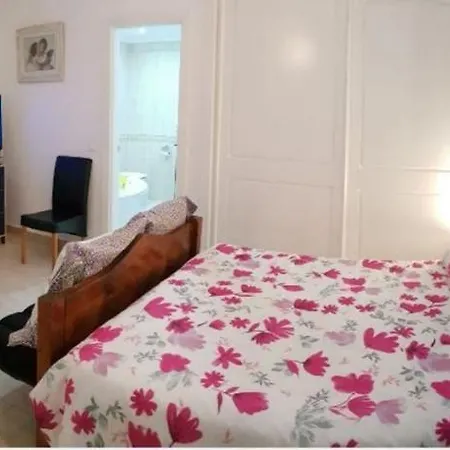 Holiday home Las Violetas Casa Con Jardin
